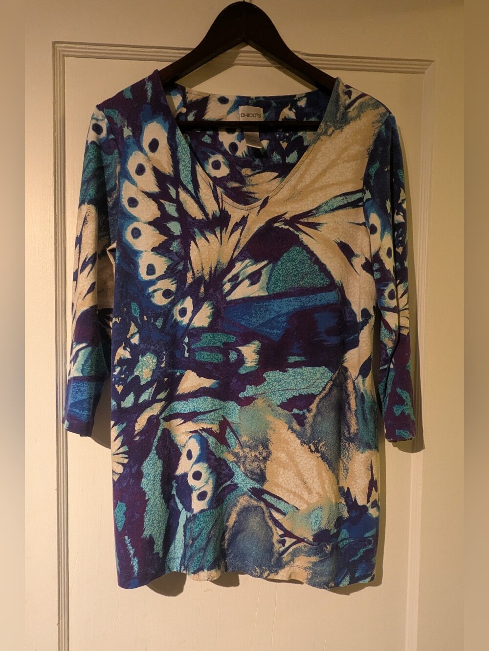 CHICO'S Women's Abstract Multicolored Print V-Neck 3/4 Sleeves Top. Size 1.